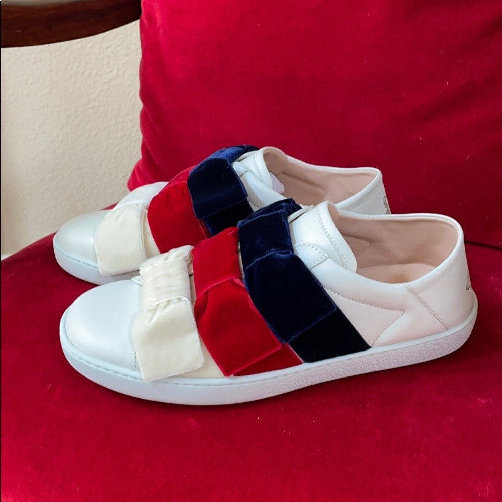 Brand new Gucci lether sneaker with bows - Picture 2 of 6